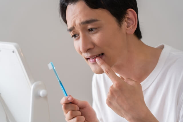 深くなった歯肉ポケットは回復する？歯周病との関係も解説