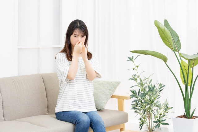 歯の被せ物から臭いが生じる原因は？